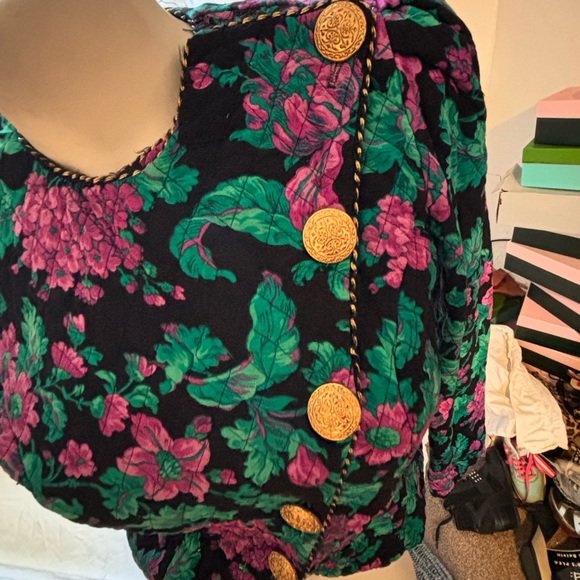 Vintage floral blouse with big gold buttons - Picture 8 of 9